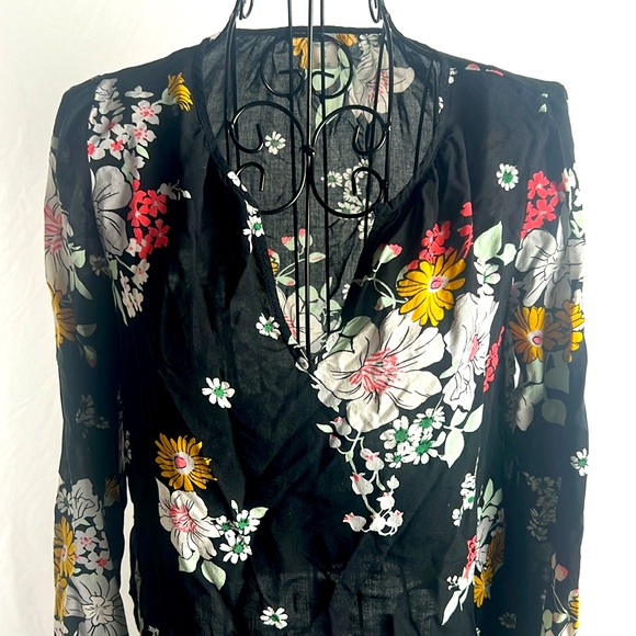 Old Navy Floral Blouse Multicolor XS Long‎ Sleeve V-Neck Lightweight Flows - Picture 2 of 8